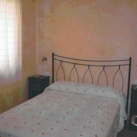 Hostal Valle Del Iregua Albelda De Iregua Стая снимка