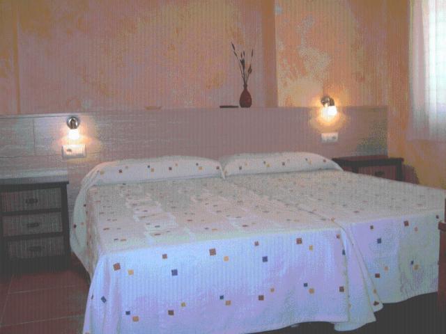 Hostal Valle Del Iregua Albelda De Iregua Стая снимка