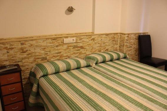 Hostal Valle Del Iregua Albelda De Iregua Екстериор снимка