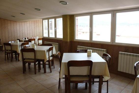 Hostal Valle Del Iregua Albelda De Iregua Екстериор снимка